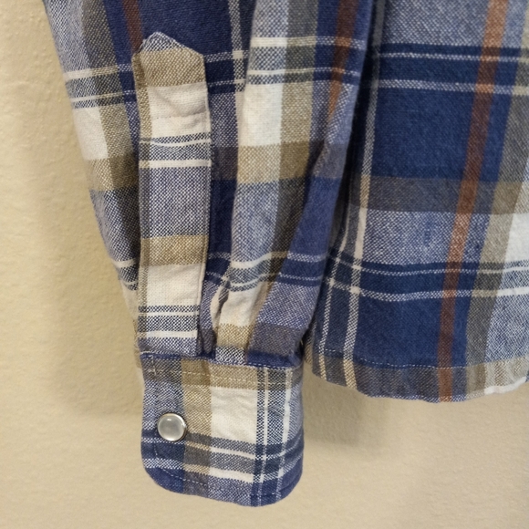 Quizz New York Woman's Size Medium Pearl Snap Button Up Shirt - Picture 4 of 11